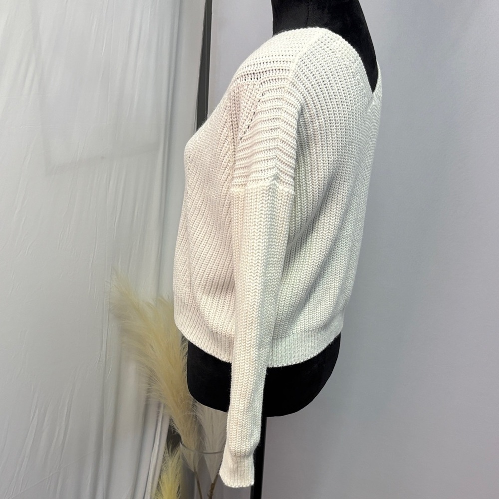 Elegant White V-Neck Sweater for Women - Picture 3 of 5